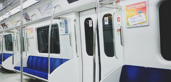 지하철 내부 이미지